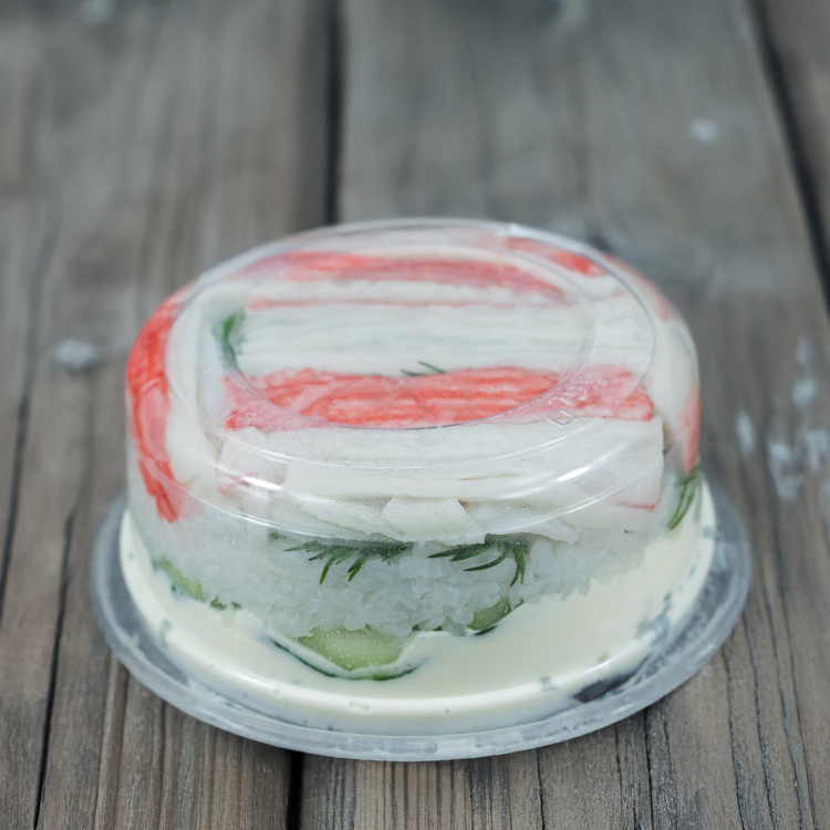 sushi z surimi, sushi z paluszkami surimi, gotowe sushi 230g, sushi z serkiem, sushi z ogórkiem i awokado, przekąska sushi, lunch z sushi, delikatne sushi, Smolin Fish, sklep rybny online