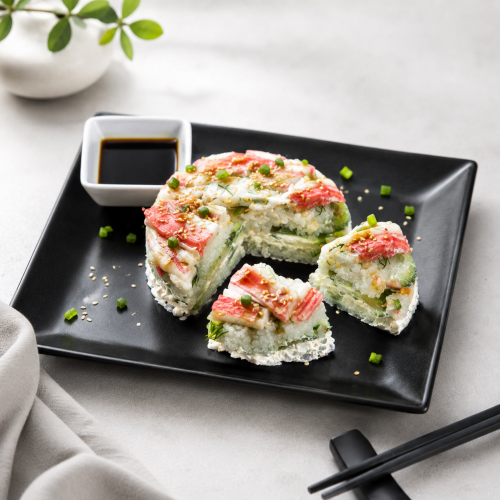 sushi z surimi, sushi z paluszkami surimi, gotowe sushi 230g, sushi z serkiem, sushi z ogórkiem i awokado, przekąska sushi, lunch z sushi, delikatne sushi, Smolin Fish, sklep rybny online
